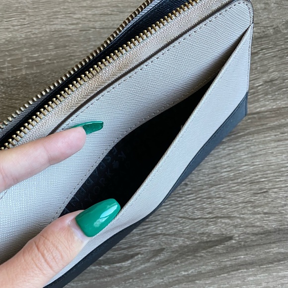 Kate Spade Wallet - Picture 7 of 10